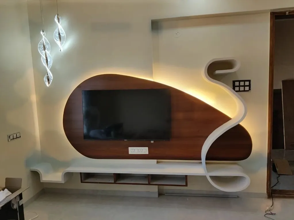Curvilinear TV Unit based on Fibonacci Series Dimensioning